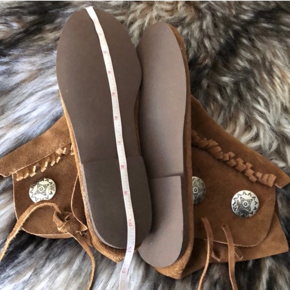FREE PEOPLE x Minnetonka 2 Button Concho Moccasins - Picture 10 of 10